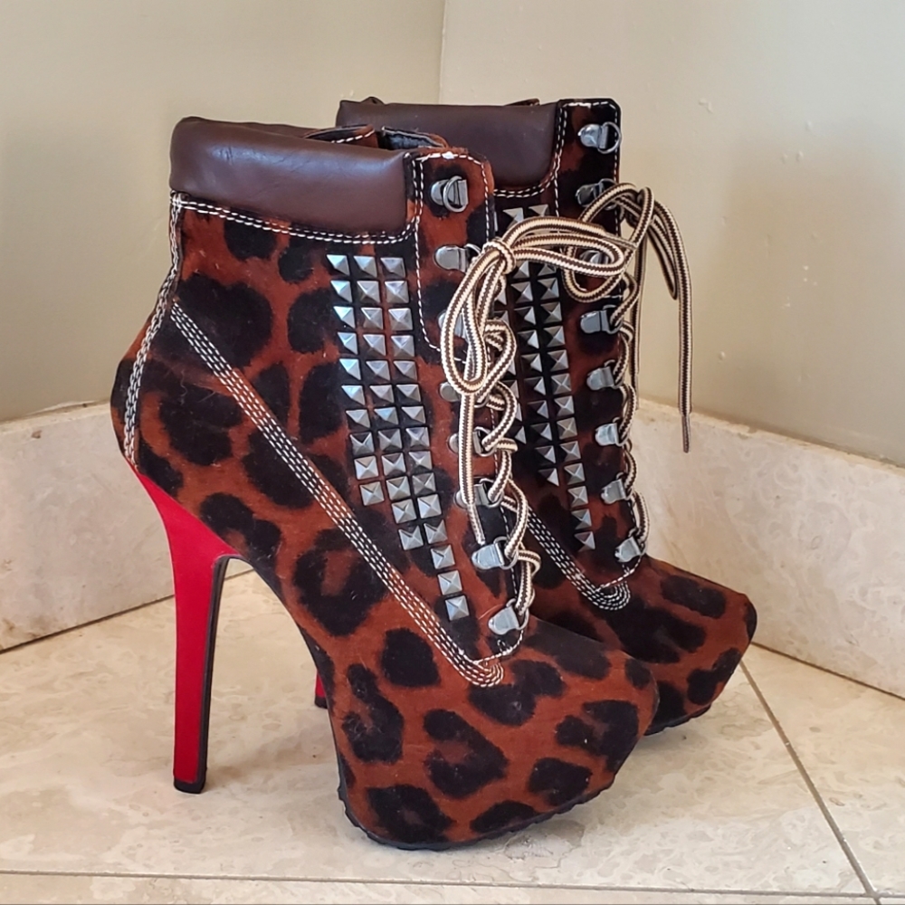 Dollhouse Spike Booties Size 7